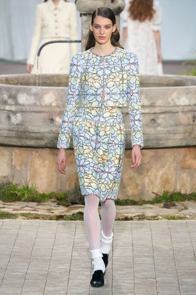 Look 32